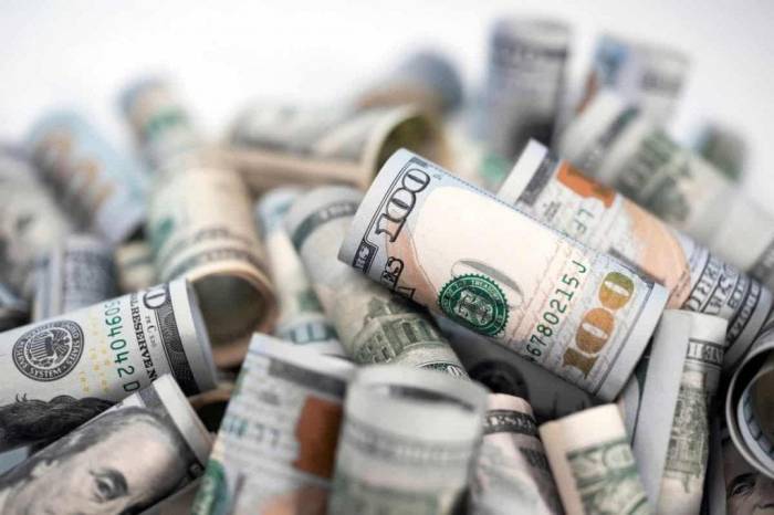 ‘Money, Explained’ and more of what you need this weekend | CNN Money guns and a merry christmas movie