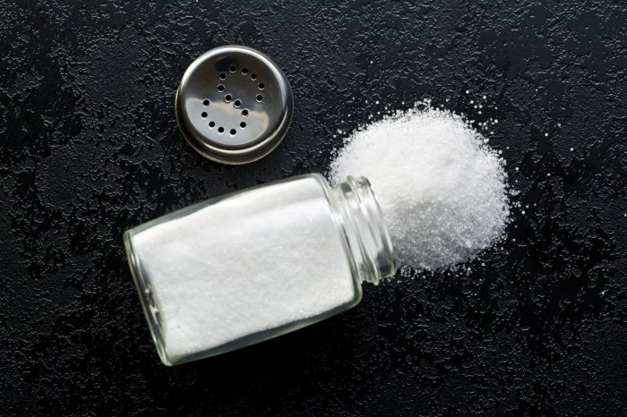 Salt in a bowl isolated on a transparent background 21916545 PNG