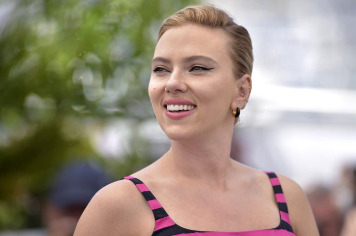 Scarlett Johansson Stuns in Carolina Herrera Dress at Asteroid City ...